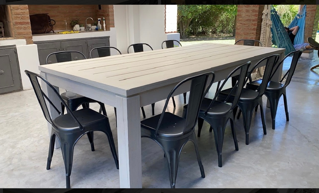 Polo dining table