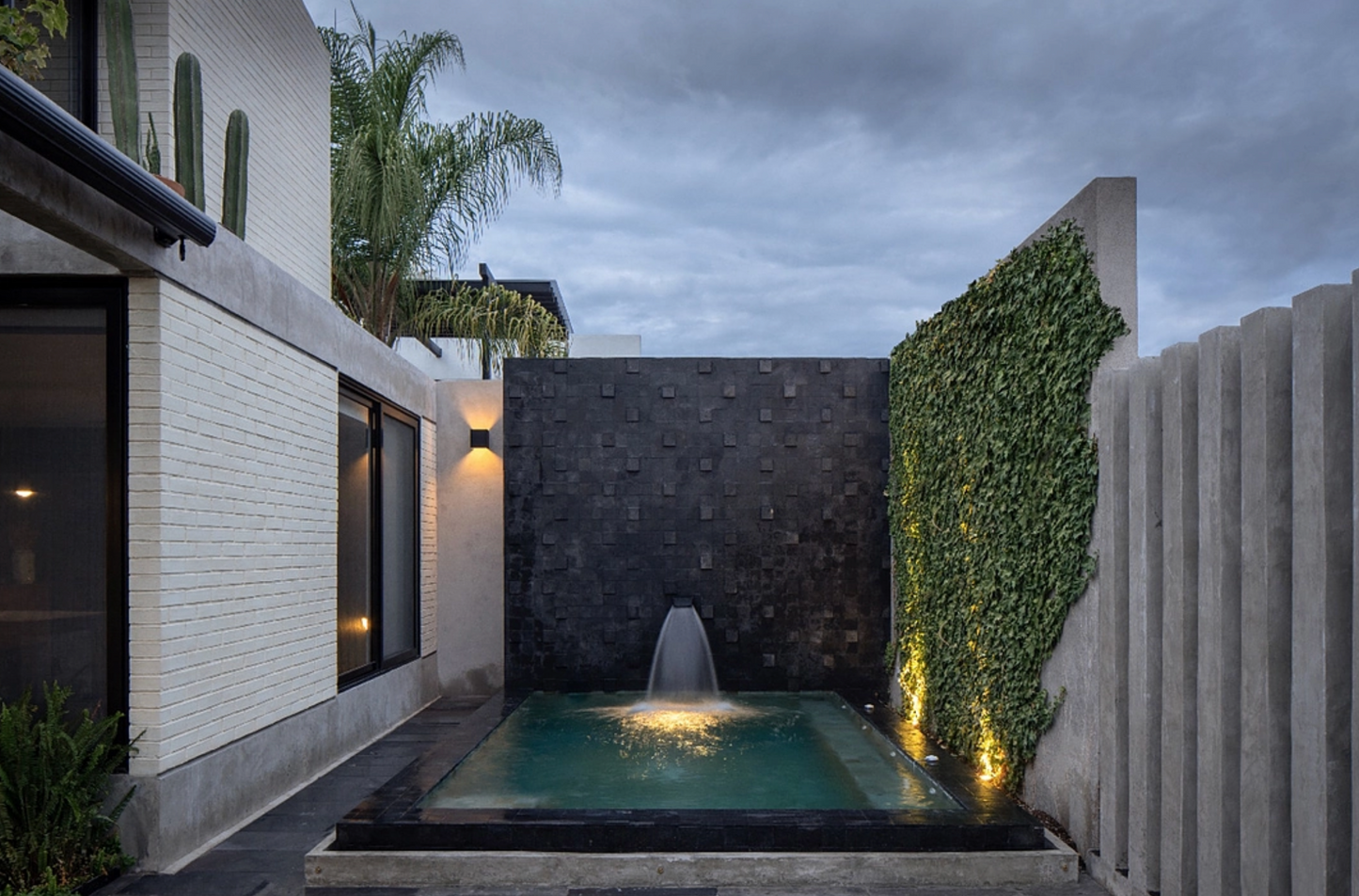 Piedra Bali Black Lava